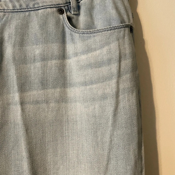 J Jill Denim Boyfriend Relaxed Leg Jean Light Wash Size 6 - Picture 4 of 12